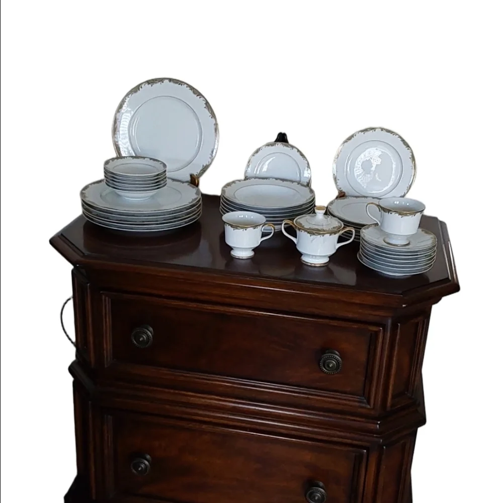 Chateau by Sango #3627 6 Place  setting‎ dinnerware Plus 1 covered Sugar Bowl